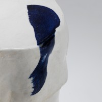 <a href="https://www.galeriegosserez.com/artistes/salomon-celine.html">Céline Salomon</a> - Owen - Table d'appoint Bleue & Blanche